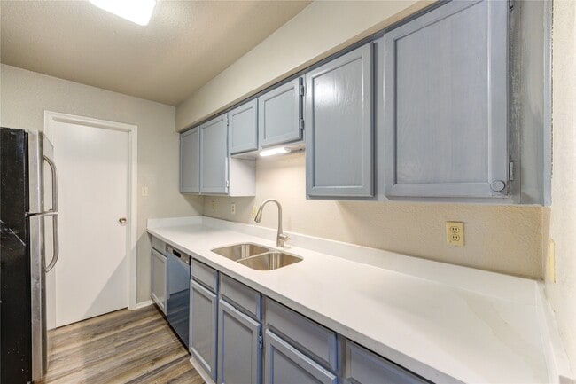 Building Photo - 6500 Sands Point Dr