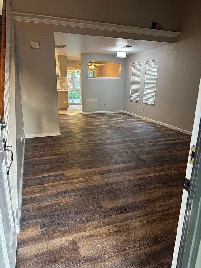 Building Photo - 9950 N Canyon Creek Ln