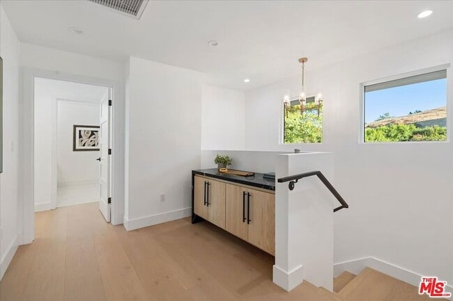 Building Photo - 15655 Castlewoods Dr