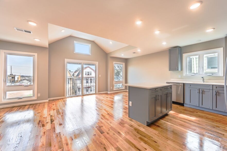 Building Photo - 255 Chadwick Ave