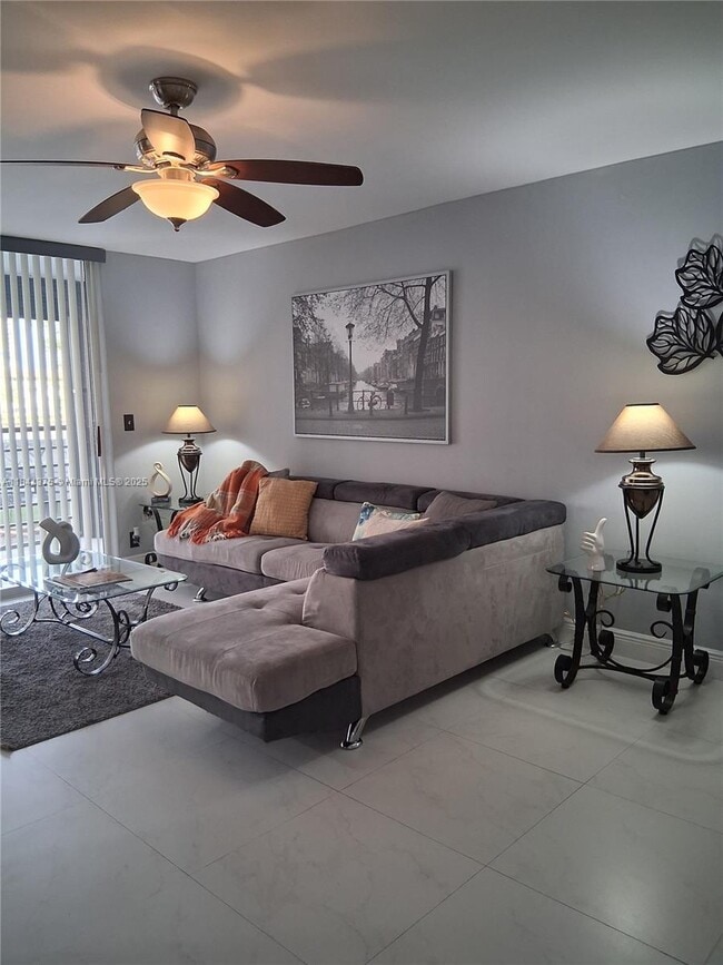 Building Photo - 100 Golden Isles Dr