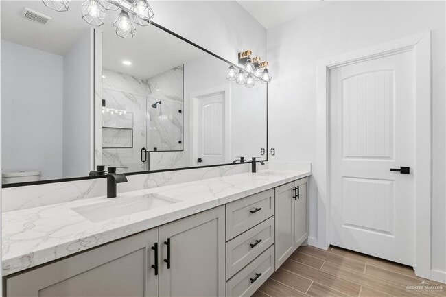 Building Photo - 17 Calle Moreno