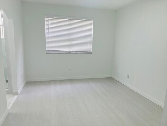 Building Photo - 4934 White Mangrove Way E