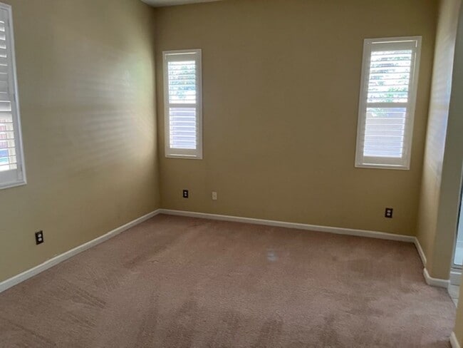 Building Photo - Desirable 3 bedroom 2 bath Home in Roseville