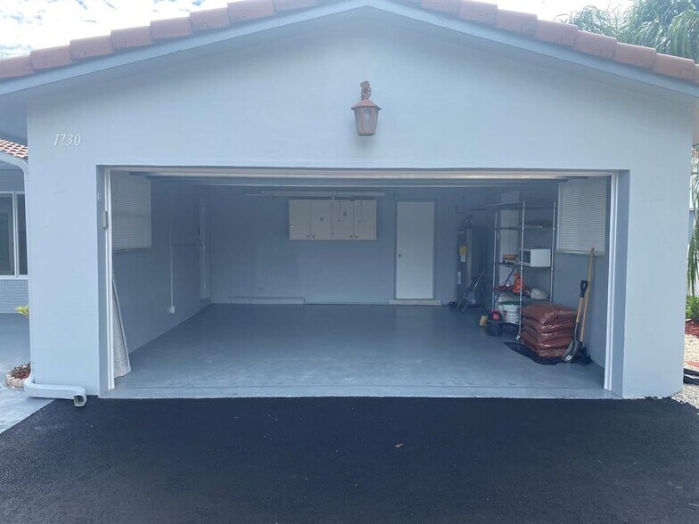 Building Photo - 1730 NE 56th Ct