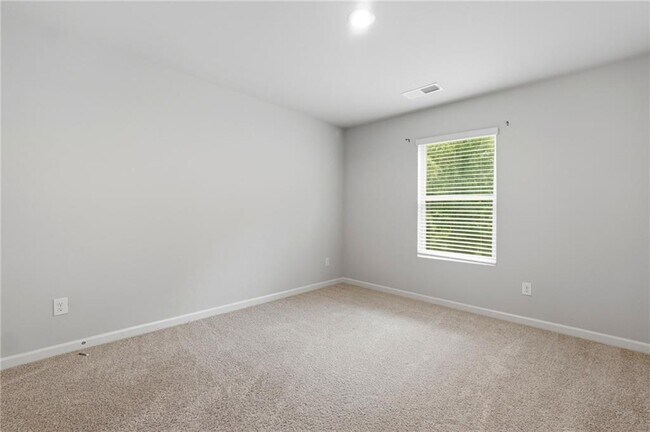 Building Photo - 3132 Hawthorn Farm Blvd