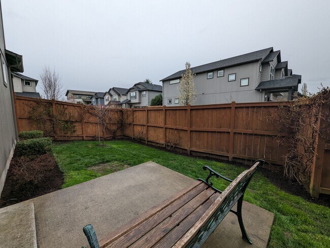 Building Photo - Gorgeous 3-Bedroom, 2.5-Bath Home on Corner Lot In Eugene!