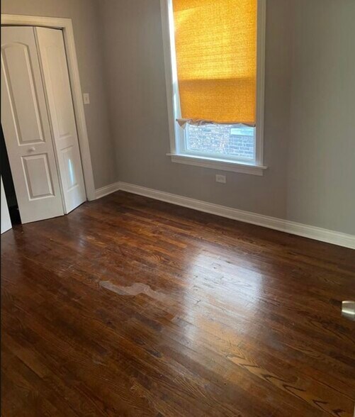 Building Photo - 8046 S Laflin St