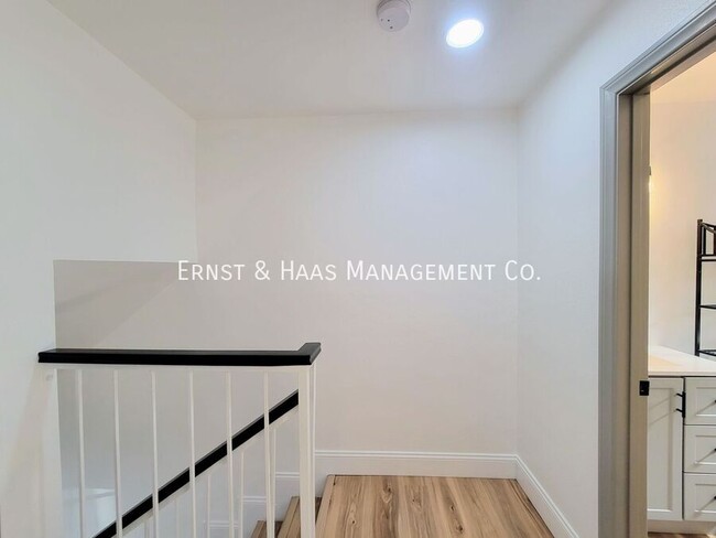 Building Photo - Beautifully Remodeled 2 Story Townhome wit...