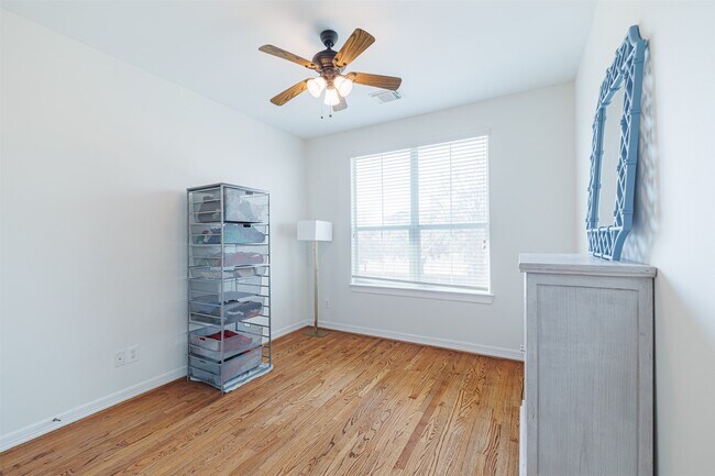 Building Photo - 3325 New Garden View Ln