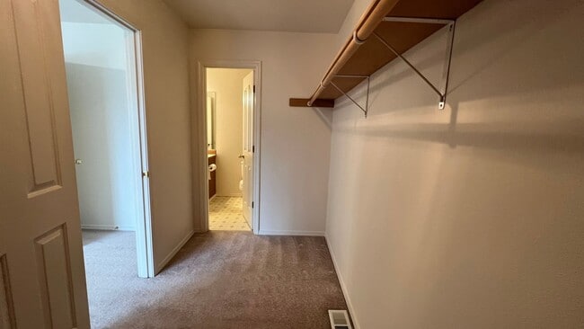 Building Photo - (3) Bedroom, (2) Bathroom Townhouse in Ind...
