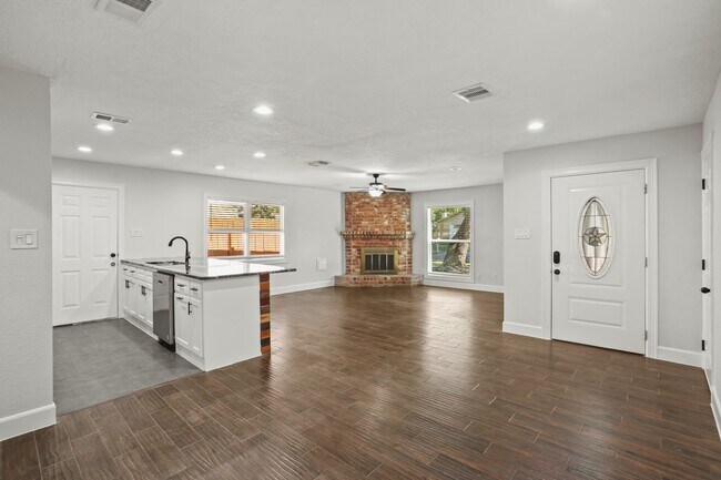 Building Photo - 1030 Grand Jct Dr