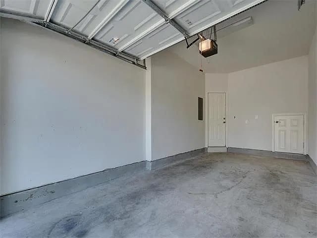 Building Photo - 512 Eberhart Ln