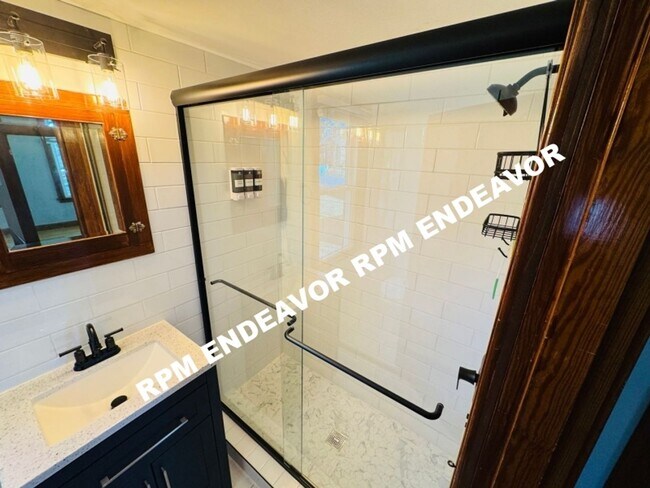 Building Photo - Downtown St. Charles 4BR Home | Walk to Main Street | Garage + Yard