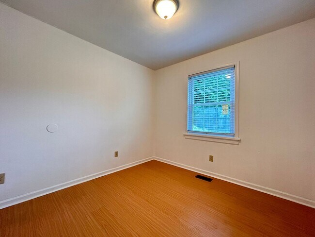 Building Photo - 817 Pocahontas Pl