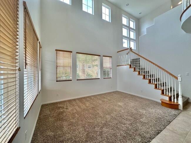 Building Photo - Stunning 3BR+Den Tuscan Villa in Torrey Del Mar - Your Dream Home Awaits