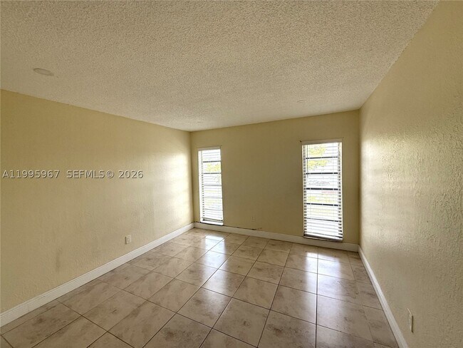 Building Photo - 4848 NW 24th Ct