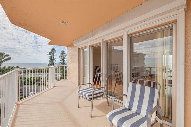 Building Photo - 7430 Sunshine Skyway Ln S