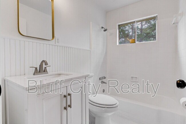 Building Photo - 1620 Sterling Dr