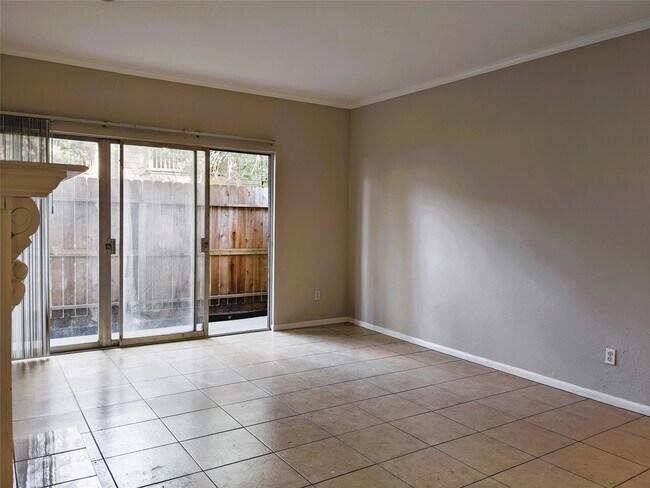 Building Photo - 2100 Tanglewilde St