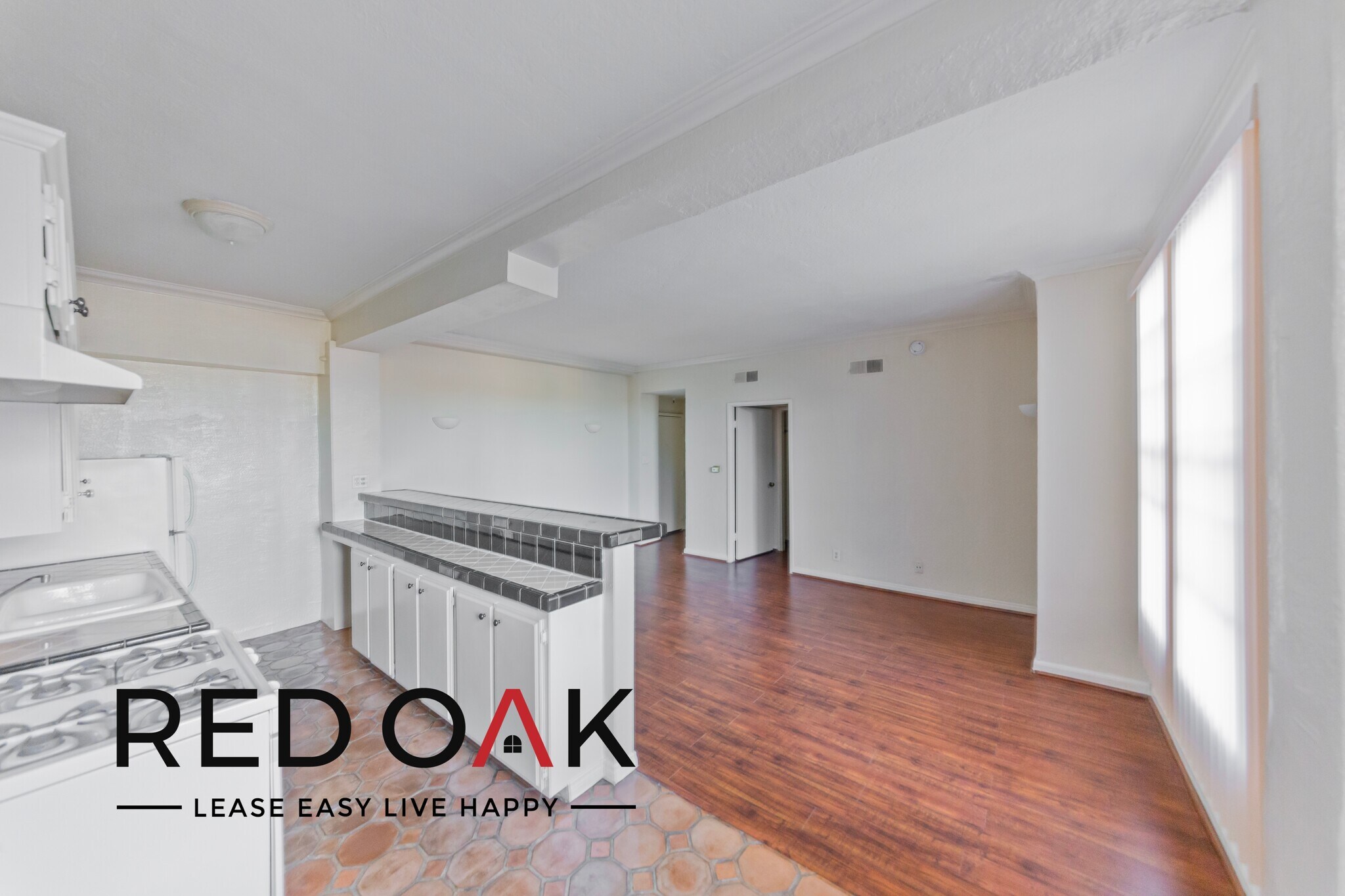 Building Photo - 5640 Franklin Ave