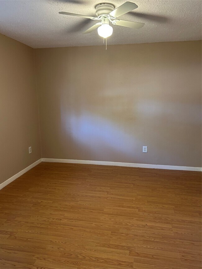 Building Photo - 10018 Valley Wind Dr