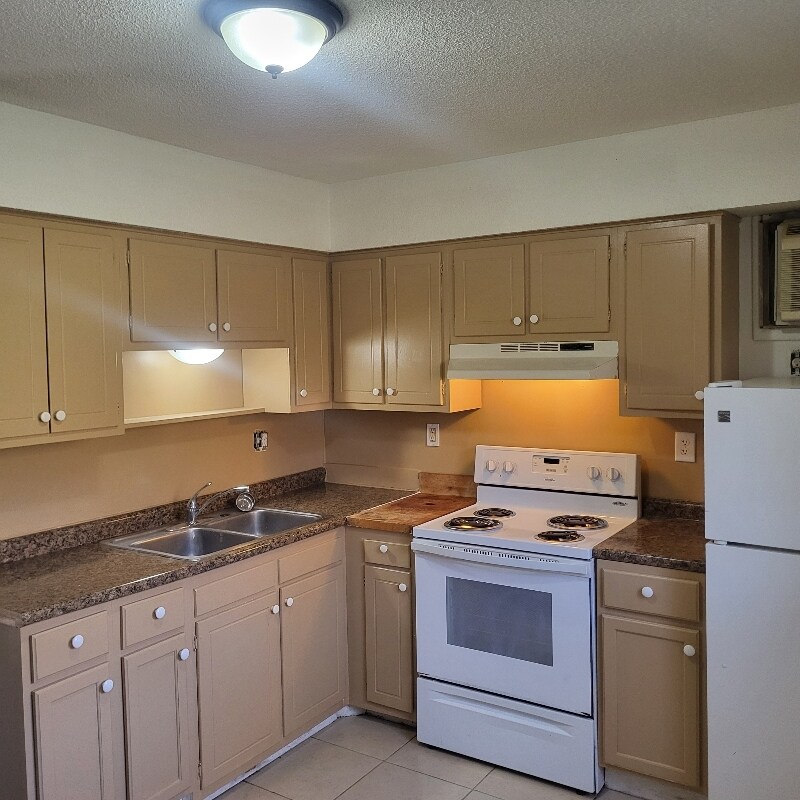 Building Photo - 1019 Colonial Dr