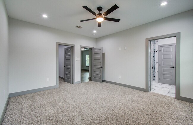 Building Photo - 1063 South Ln