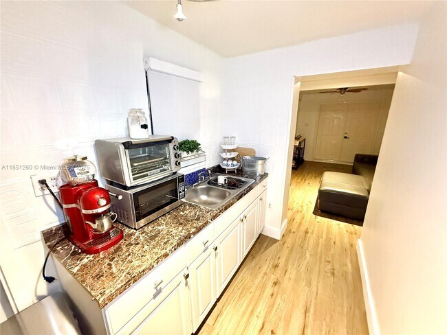Building Photo - 3620 SW 105th Ct