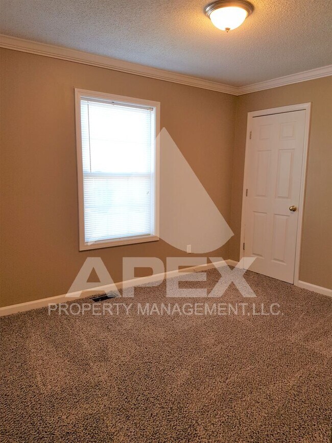 Building Photo - MOVE-IN SPECIAL,NO RENT TIL APRIL 1ST! - NICE 3 Bd | 2 Ba Top Floor Condo in West Knoxville!