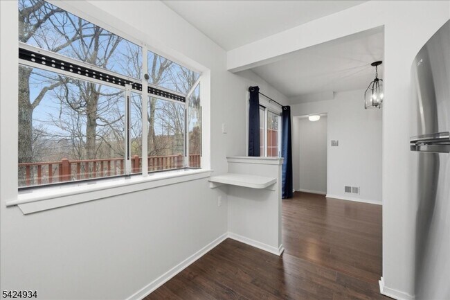 Building Photo - 5 Ajax Ct