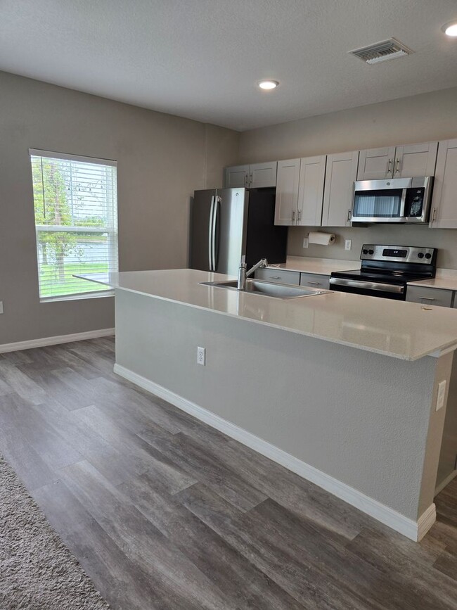 Building Photo - Lakeland 5 Bedroom 3 Bath