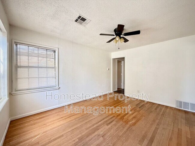 Building Photo - 4709 SE 27th St
