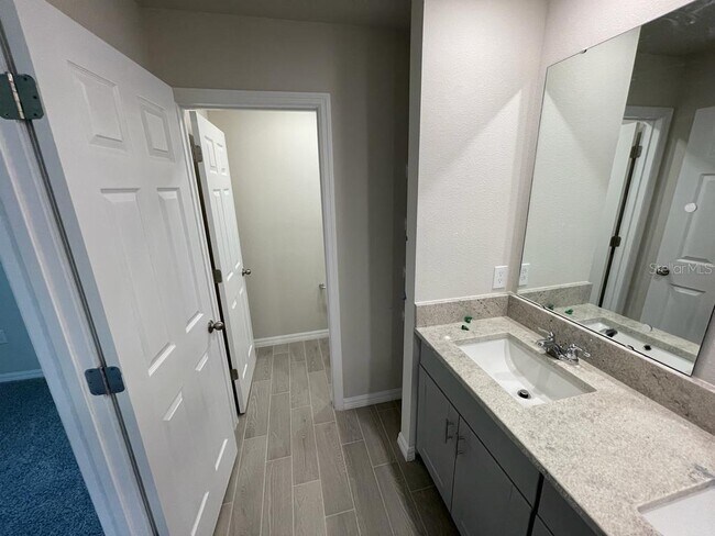 Building Photo - 418 Legacy Lp