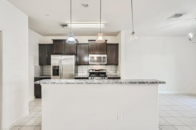 Building Photo - 1620 Bryant Dr