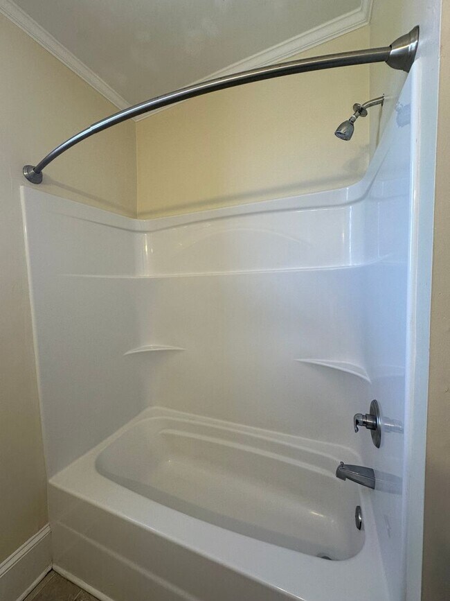 Building Photo - 319 W 2nd St