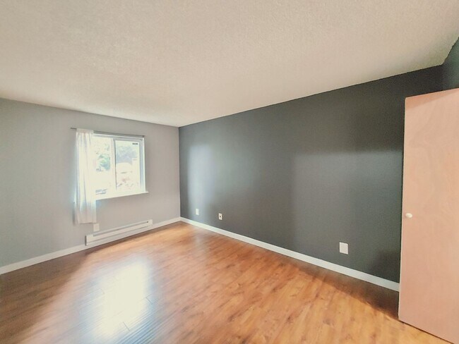 Building Photo - Ground Floor Two Bedroom!