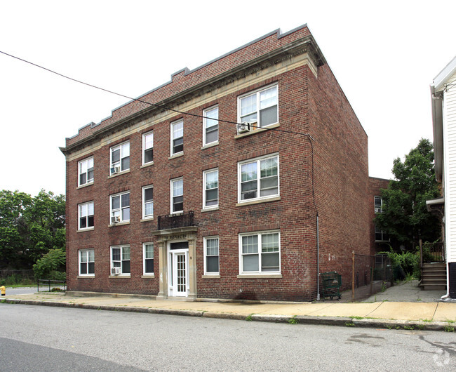 161-175 Salem St - 161-171 Salem St