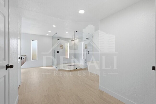 Building Photo - 10643 N Indian Wells Dr
