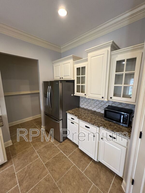 Building Photo - 7335 Oak View Dr.