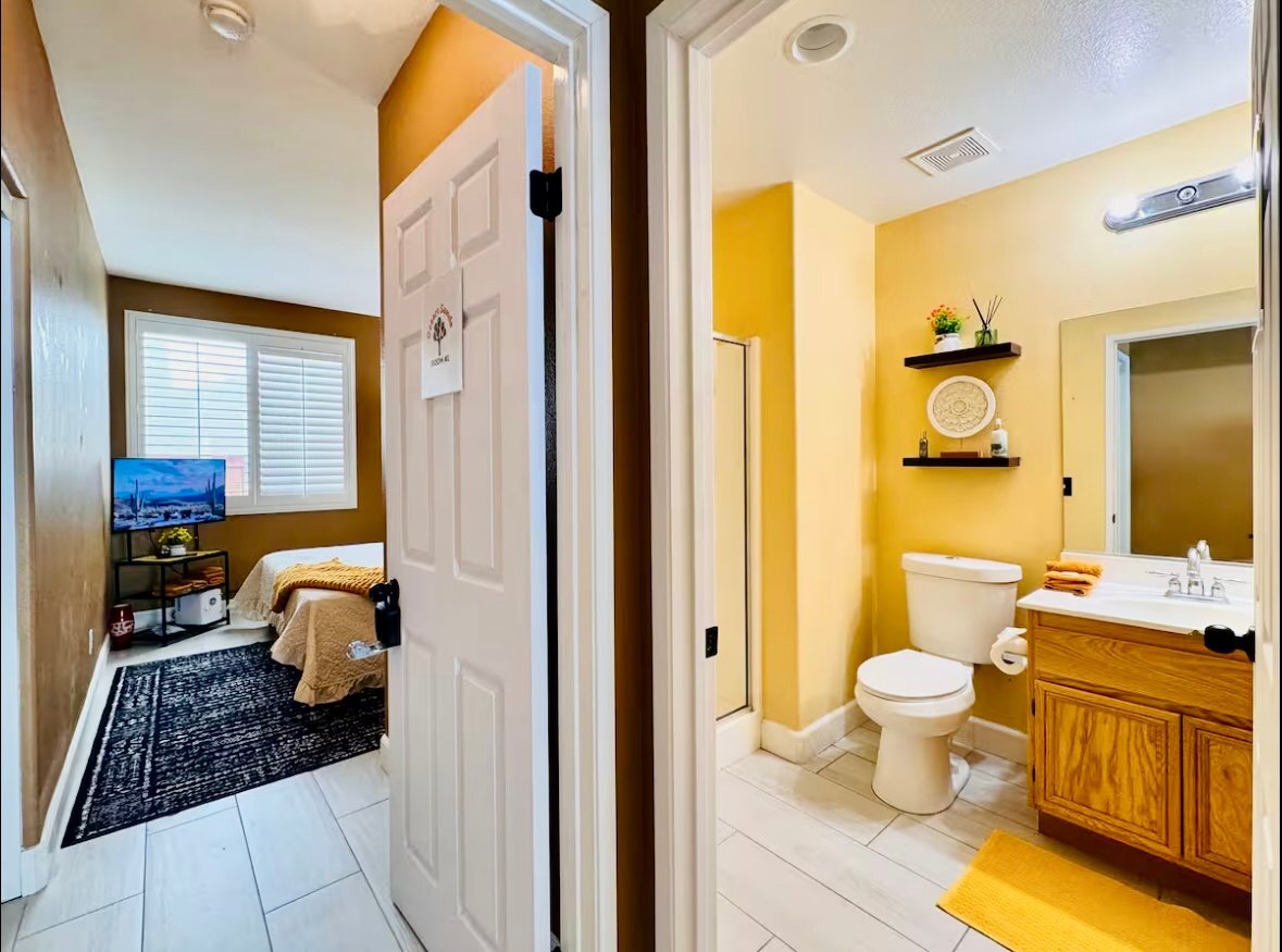 Building Photo - 1 King bed