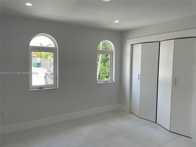 Building Photo - 6820 SW 13th Terrace