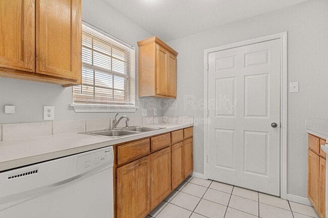 Building Photo - 10217 Hyacinth Ln