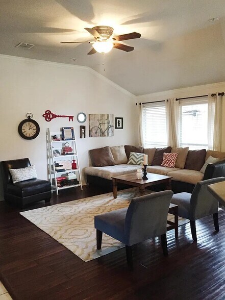 Building Photo - 1666 Knoll Ridge Circle