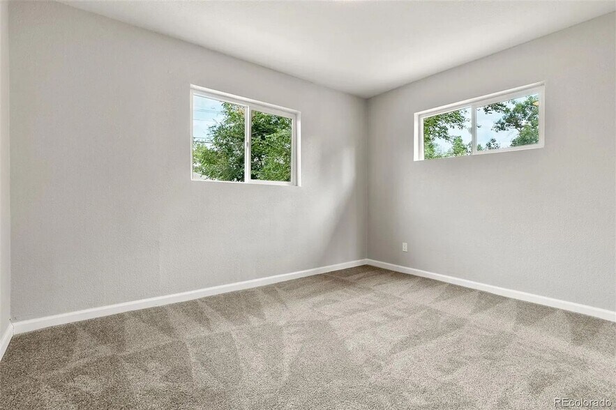 Building Photo - 756 N Revere St