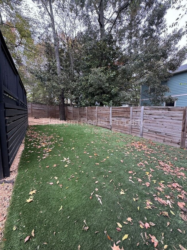 Building Photo - 150 Dahlgren St SE