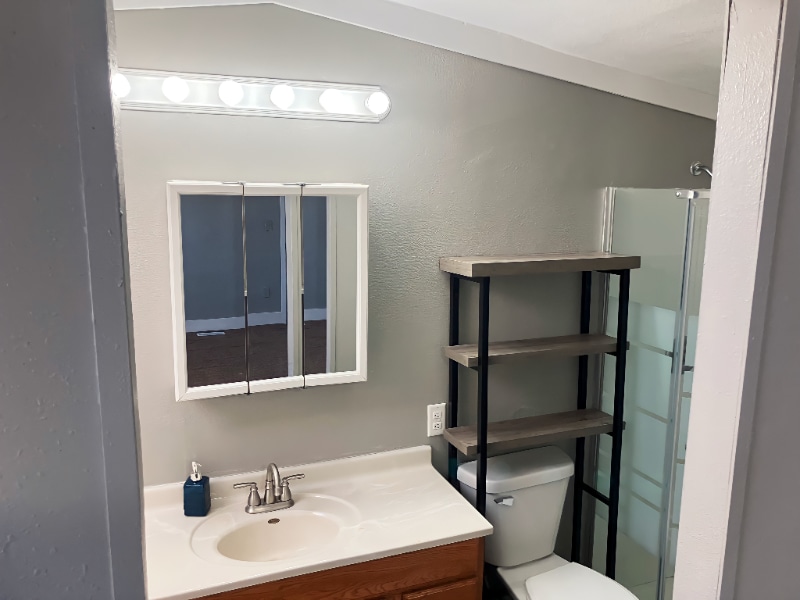 Building Photo - 33 Village Ct