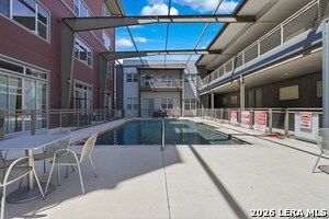 Building Photo - 831 S Flores St