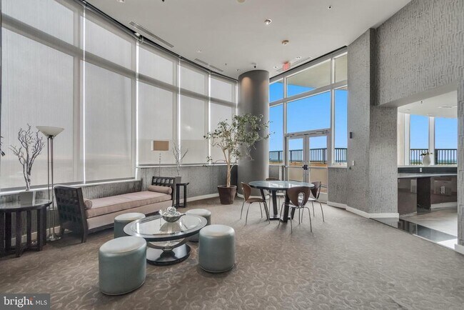 Building Photo - 5750 Bou Ave