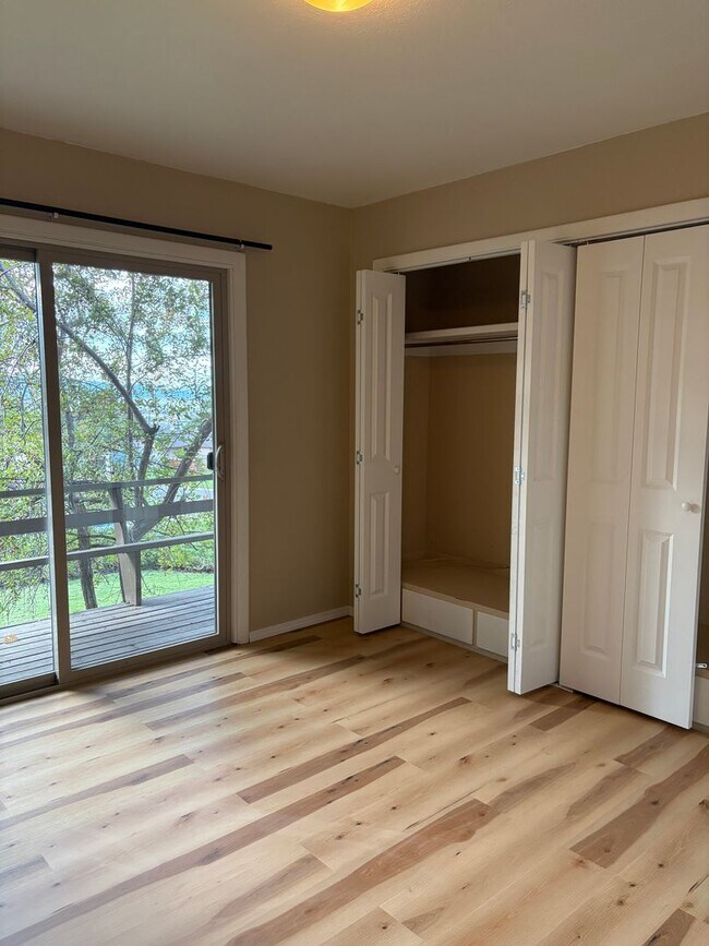 Building Photo - Stunning South Missoula Home with Views fo...